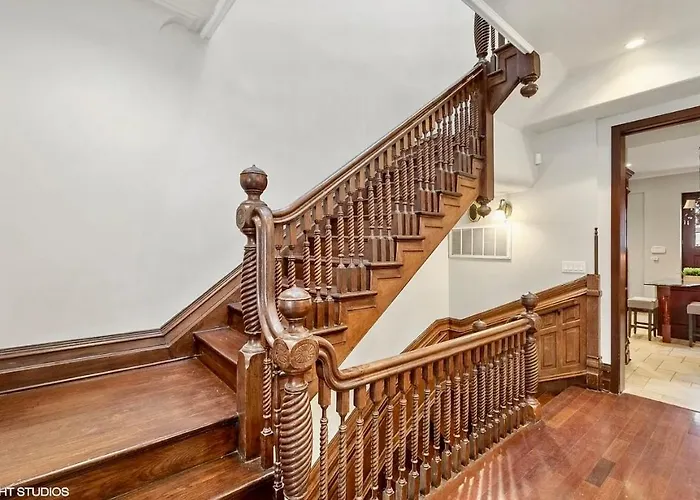 Casa de férias Spectacular Gilded Age 6 Bedroom Gold Coast Mansion With Deck