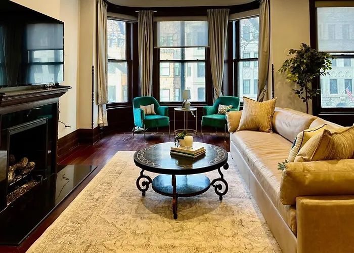 Casa de férias Spectacular Gilded Age 6 Bedroom Gold Coast Mansion With Deck *