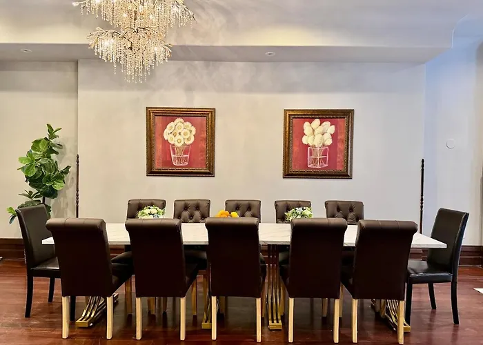 Casa de férias Spectacular Gilded Age 6 Bedroom Gold Coast Mansion With Deck